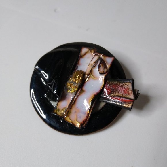 Artistic Unique Circular Metal Brooch - Picture 1 of 13